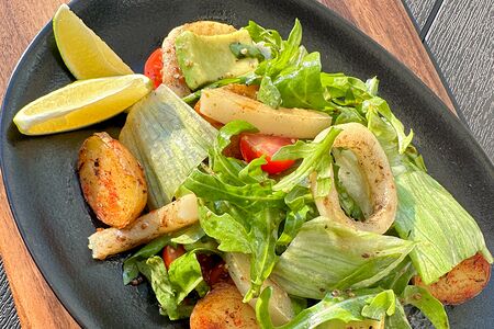 Салат с кальмаром