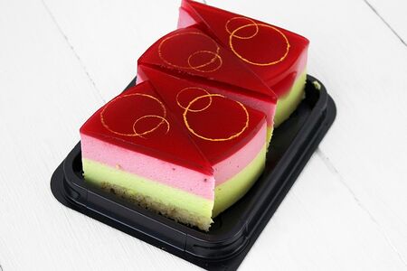 Пирожное Фисташка Малина