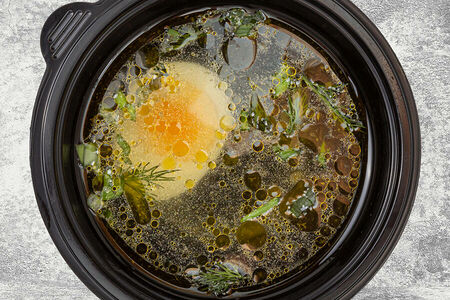 Бульон с яйцом