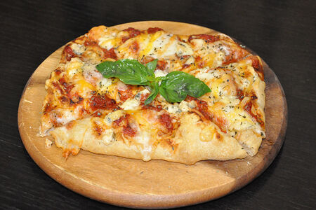 Пицца римская Четыре сыра