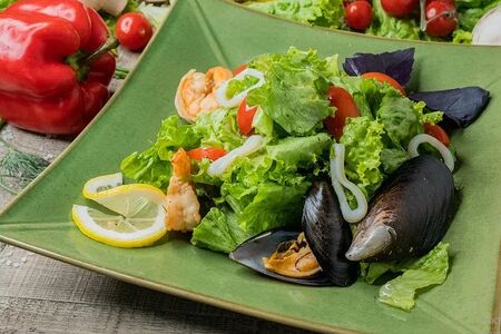 Салат с морепродуктами