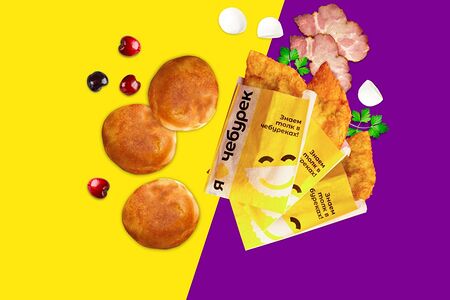 Обед на троих три пончика с вишней и три чебурека с ветчиной и моцареллой