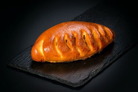 Пирожок с яблоком