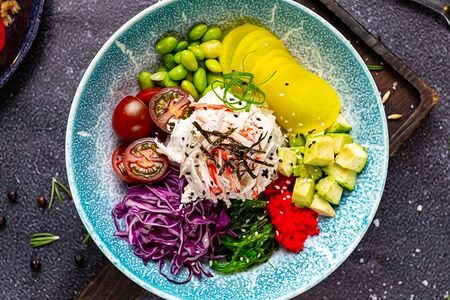 Поке с крабом и трюфельным соусом