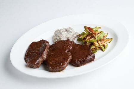 Медальон из телятины
