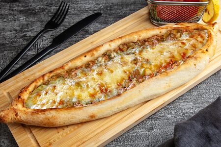 Пиде с мясом и сыром