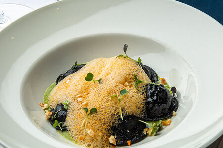 Равиоли с креветкой и сибасом