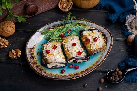 Рулетики из баклажанов