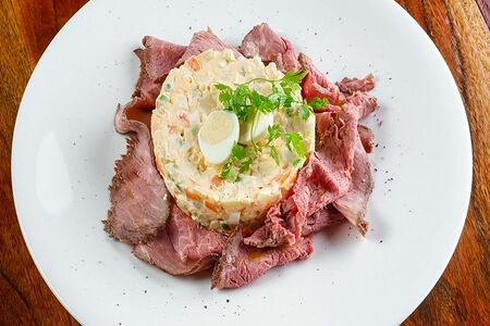 Оливье с говядиной