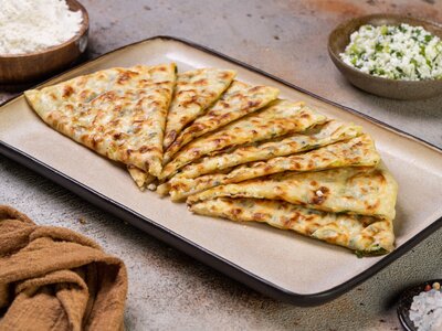 Чапильг с зеленым луком и творогом