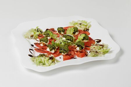 Салат Помидоры с моцареллой