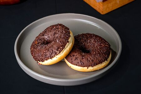 Пончик шоколадный