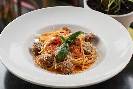 Спагетти с фрикадельками из говядины