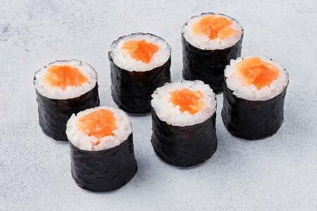 Ролл с лососем