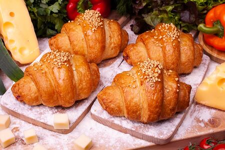 Круассан с сыром