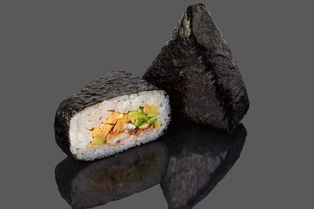 Онигири с угрем