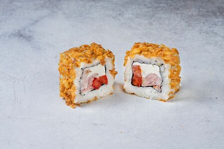 Ролл с беконом и жареным луком