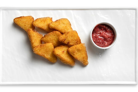 Сулугуни с ягодным хренодером