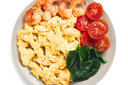 Скрэмбл с креветками и овощами