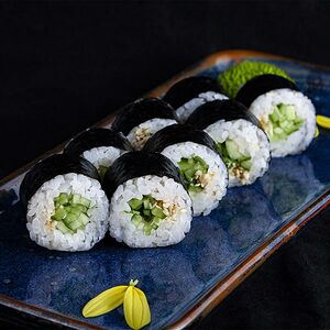 Ролл с огурцом