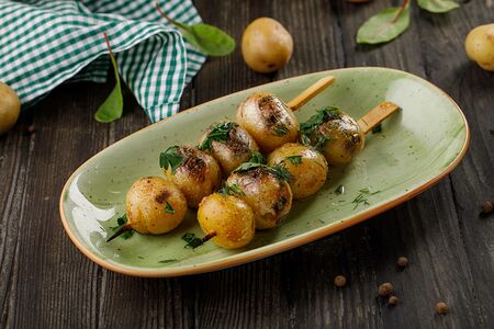 Беби-картофель с салом