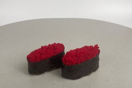 Суши с икрой тобико