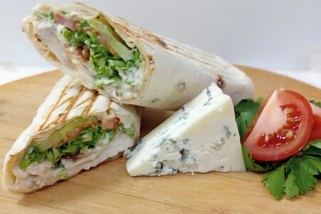 Шаурма куриная с соусом блю чиз