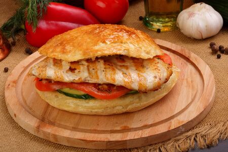 Бургер с куриным филе