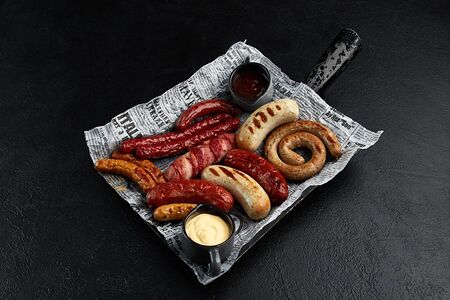 Ассорти домашних колбас на гриле большая