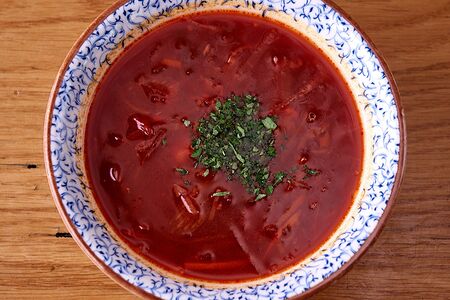 Борщ со сметаной и бородинским хлебом