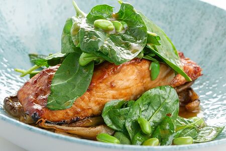 Лосось унаги, чили апельсин и грибы