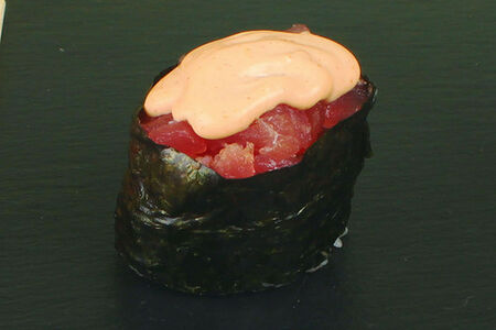 Суши острый тунец