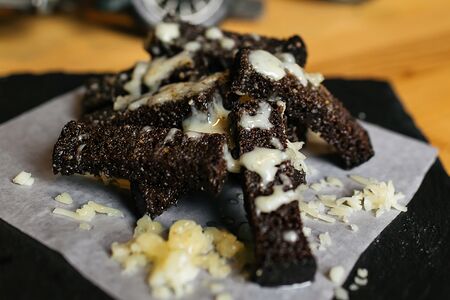 Гренки чесночные с сыром