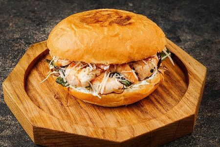 Бургер с креветкой гриль