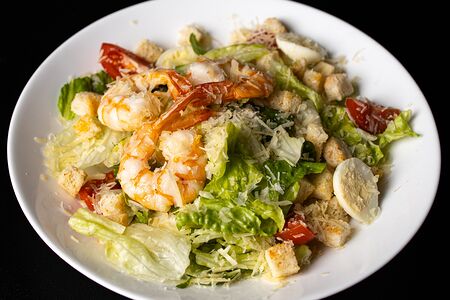 Салат Цезарь с креветками