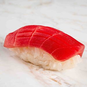 Суши с тунцом