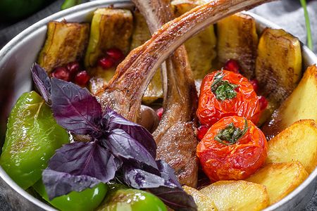 Жаркое из бараньей корейки с овощами