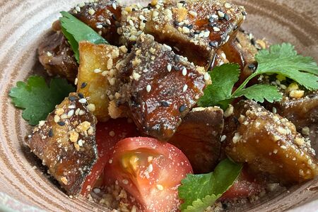 Салат с хрустящими баклажанами