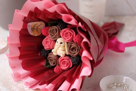 6 Букет из шоколада с мармеладом и кроликом