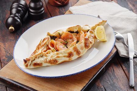 Пинерли с лососем и шпинатом