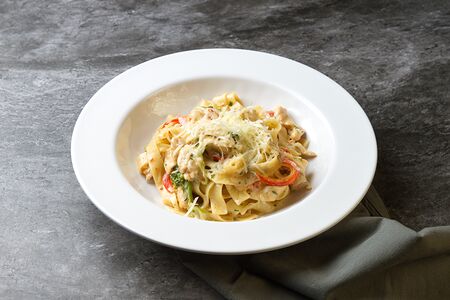 Феттуччине с курицей и овощами