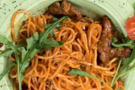 С телёнком в томатном соусе