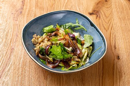 Салат с вешенками