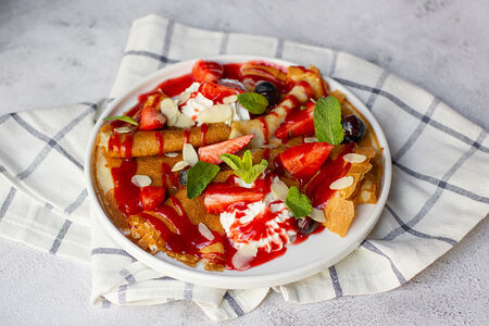 Блины с ягодами