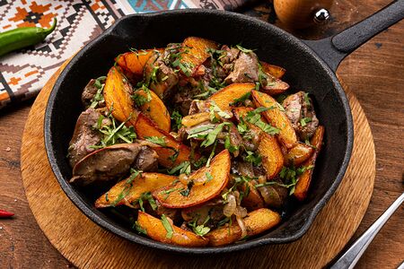 Жареный картофель с куриной печенью