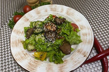 Теплый салат с телятиной