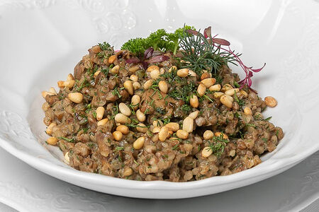 Гречневая каша с белыми грибами и кедровыми орехами