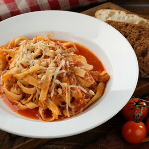 Паста с соусом болоньезе