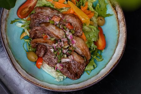 Салат со стейком пиканья