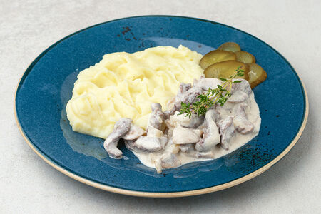 Классический бефстроганов с пюре